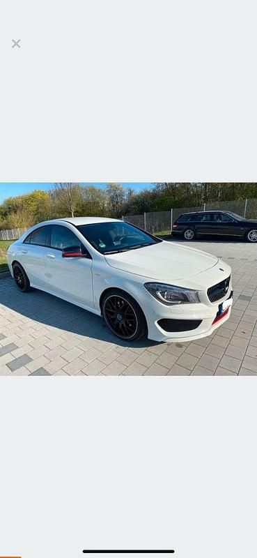 Weiß Gebraucht 2014 Mercedes CLA250 AMG line Limousine | 18.900 € (Etwas zu teuer) - Bild 1/4