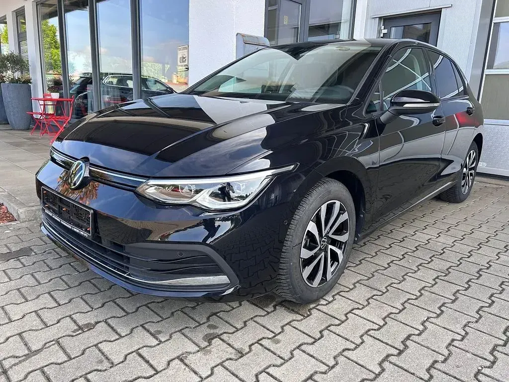 Gebraucht VW Golf VIII Active 150 PS (110 kW) 2023 Deep black perleffekt Limousine