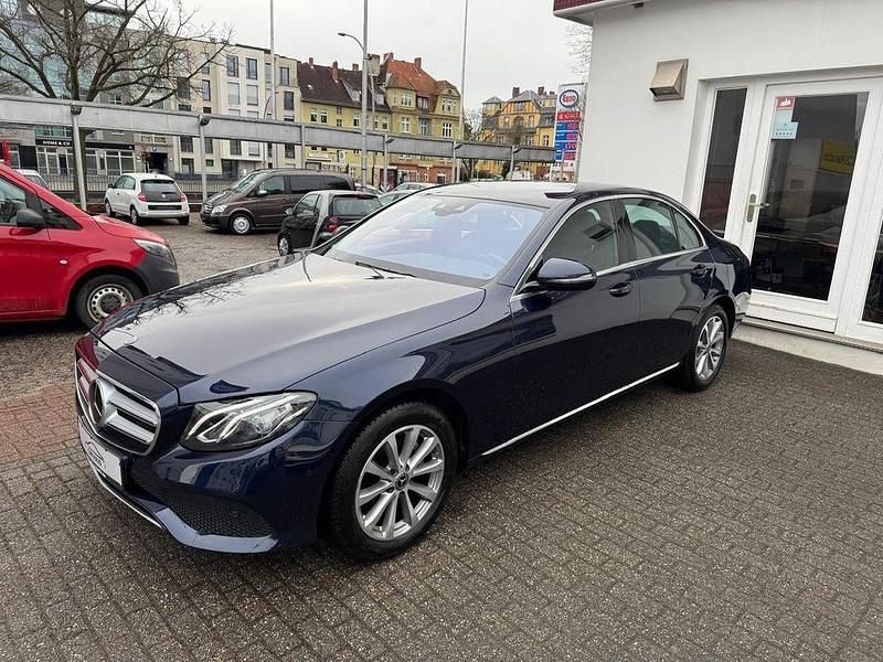 Gebraucht Mercedes E220 Avantgarde 194 PS (142 kW) 2017 Blau Limousine