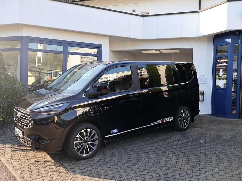 Gebraucht Ford Tourneo Titanium 232 PS (170 kW) 2025 Schwarz Van / Kleinbus