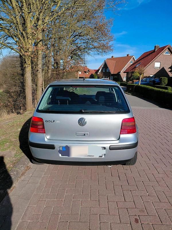 Gebraucht VW Golf IV 75 PS (55 kW) 2001 Silber Kleinwagen