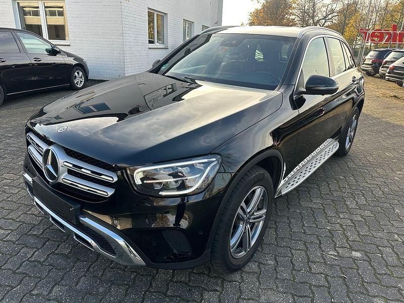 Schwarz Gebraucht 2022 Mercedes GLC300e SUV | 29.950 € (Guter Preis) - Bild 1/4