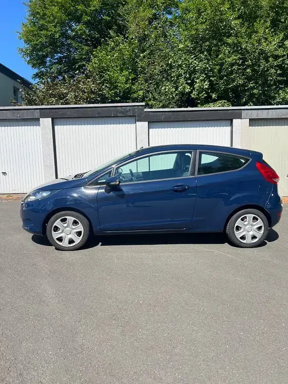Gebraucht Ford Fiesta 60 PS (44 kW) 2011 Blau Kleinwagen
