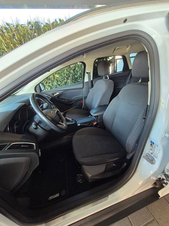 Używany Ford Focus Titanium 125 KM (91 kW) 2016 Biały Sedan/Limuzyna