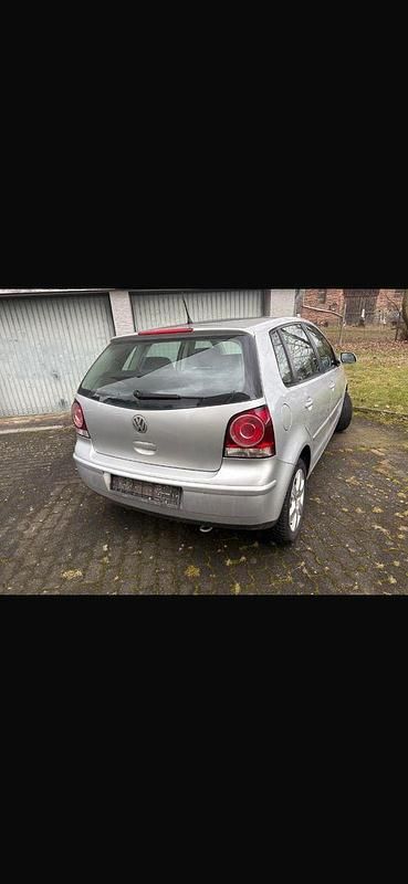 Gebraucht VW Polo Trendline 80 PS (58 kW) 2009 Silber Kleinwagen