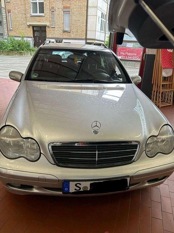 Gebraucht Mercedes 220 143 PS (105 kW) 2002 Silber Kombi