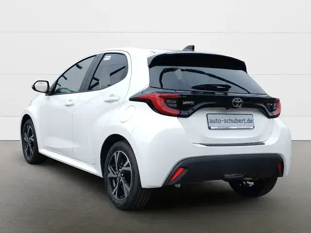 Neu Toyota Yaris 117 PS (86 kW) 2026 Weiss Kleinwagen