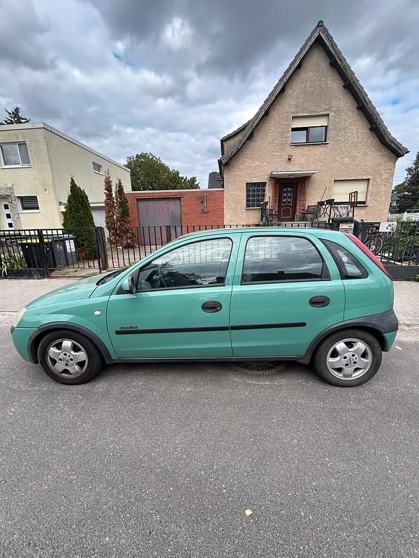 Grün Gebraucht 2001 Opel Corsa Comfort Kleinwagen | 500 € - Bild 1/4