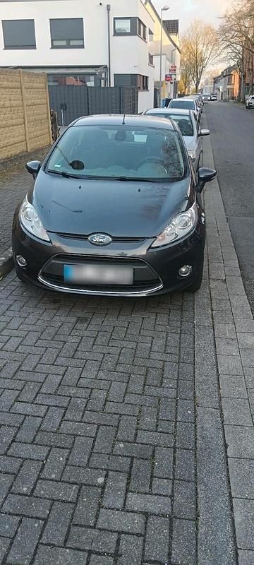 Gebraucht Ford Fiesta 92 PS (67 kW) 2010 Grau Kleinwagen