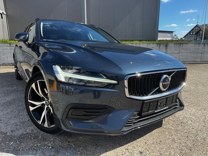 Gebraucht Volvo V60 Core 197 PS (144 kW) 2022 Blau Kombi