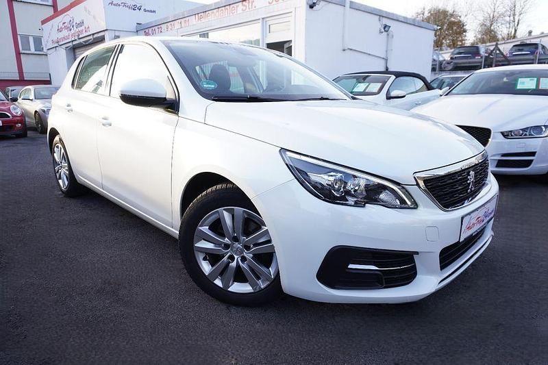 Gebraucht Peugeot 308 131 PS (96 kW) 2018 Weiß Limousine