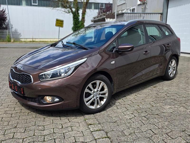 Braun Gebraucht 2013 Kia Ceed Sportswagon Edition 7 Kombi | 7.690 € (Fairer Preis) - Bild 1/4