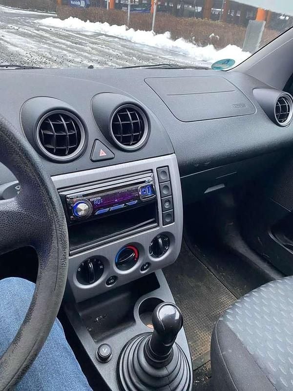 Gebraucht 2004 Ford Fiesta Futura Limousine | 650 € (Superpreis) - Bild 1/4