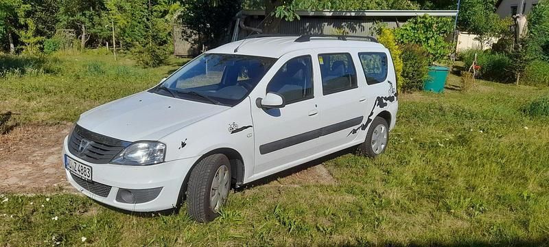 Weiß Gebraucht 2010 Dacia Logan Limousine | 3.300 € (Fairer Preis) - Bild 1/4