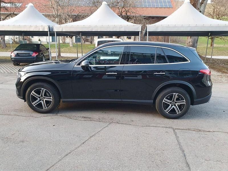 Gebraucht Mercedes GLC300 360 PS (264 kW) 2025 Schwarz SUV