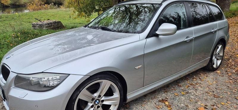 Silber Gebraucht 2012 BMW 318 Kombi | 6.900 € (Superpreis) - Bild 1/4