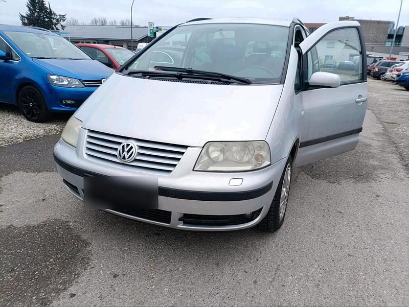 Second-hand VW Sharan 150 CP (110 kW) 2002 Argintiu Monovolum