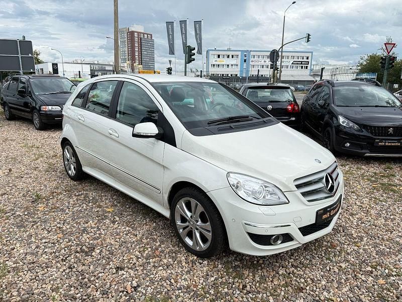 Weiß Gebraucht 2010 Mercedes B180 Van / Kleinbus | 6.000 € (Fairer Preis) - Bild 1/4