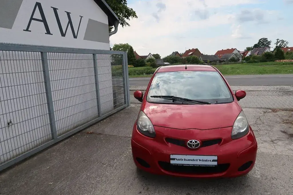 Gebraucht Toyota Aygo Cool 68 PS (50 kW) 2011 Rot Kleinwagen