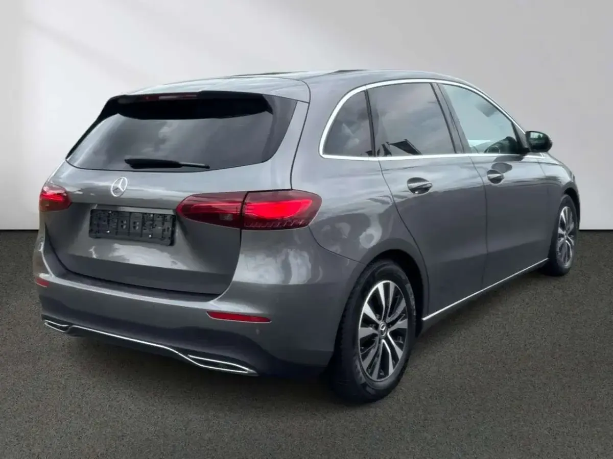 Gebraucht Mercedes B200 Advanced 360 PS (264 kW) 2025 Grau Kleinwagen