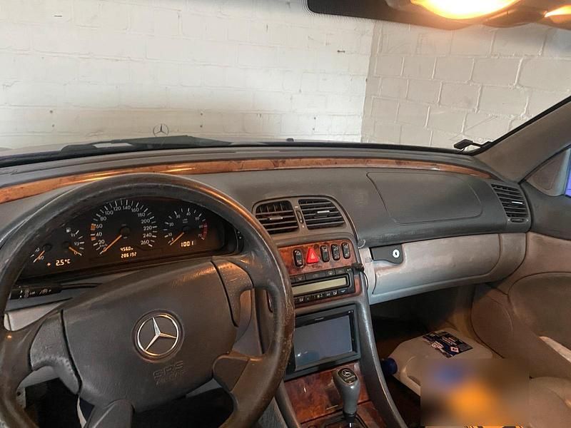 Gebraucht Mercedes CLK230 194 PS (142 kW) 1999 Violet Cabrio