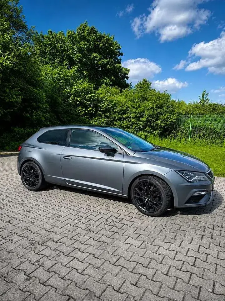Używany Seat Leon FR 150 KM (110 kW) 2017 Szary Coupe