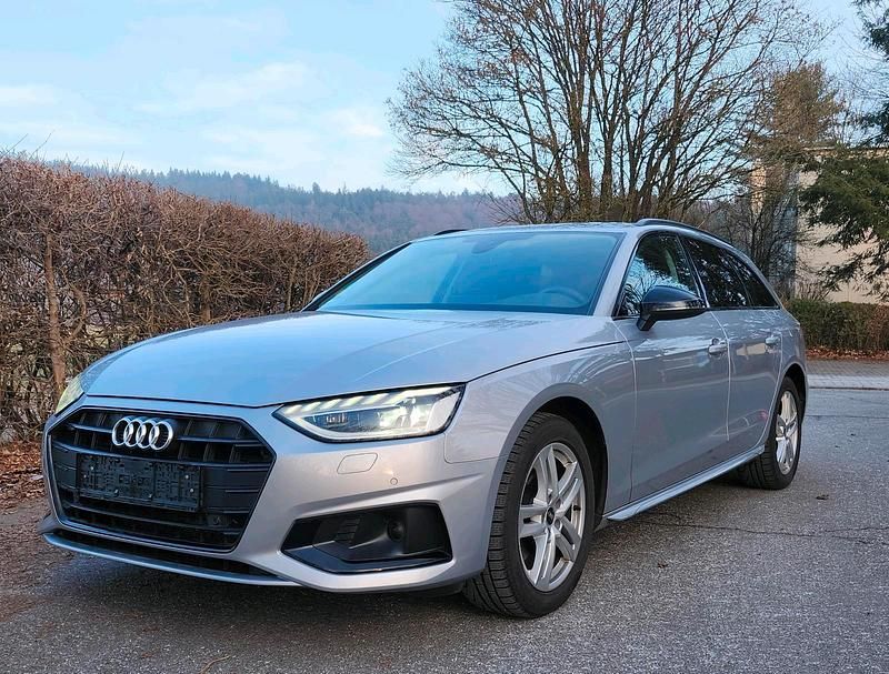 Silber Gebraucht 2021 Audi A4 Kombi | 19.900 € (Superpreis) - Bild 1/4
