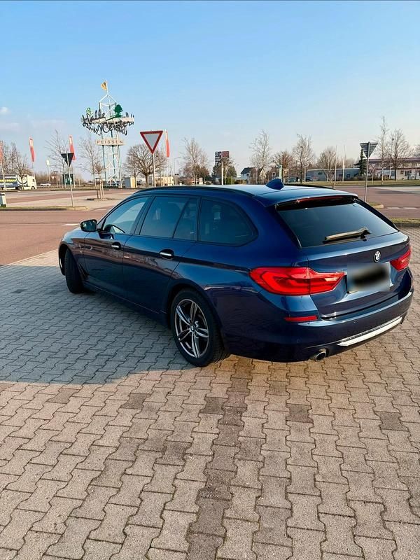 Gebraucht BMW 520 Luxury Line 184 PS (135 kW) 2017 Blau Kombi