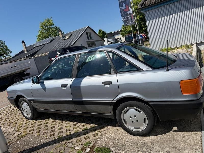 Second-hand Audi 80 88 CP (64 kW) 1987 Albastru Berlinǎ