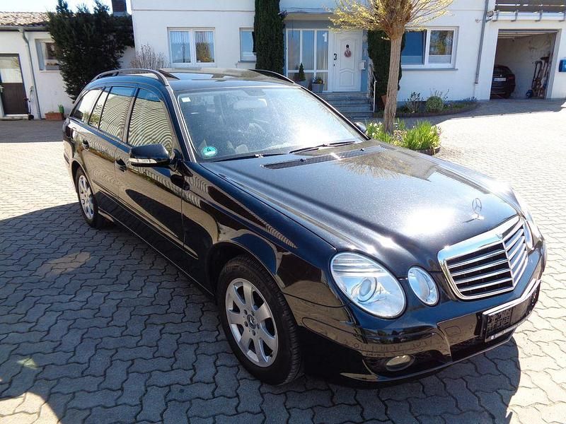 Second-hand Mercedes E200 Classic 184 CP (135 kW) 2008 Negru Berlinǎ