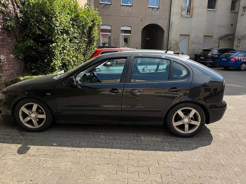 Schwarz Gebraucht 2005 Seat Leon Limousine | 1.050 € (Guter Preis) - Bild 1/4