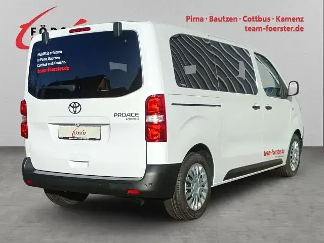 Gebraucht Toyota Proace Verso Comfort 144 PS (105 kW) 2024 Icy white Kombi