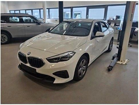 Weiß Gebraucht 2022 BMW 216 Advantage Coupé | 22.897 € (Fairer Preis) - Bild 1/4