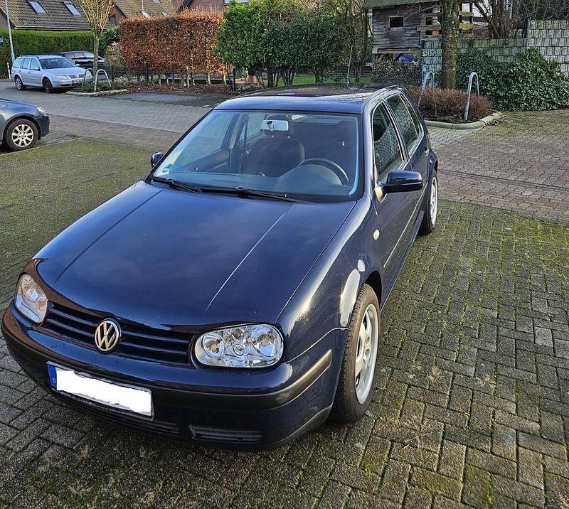 Blau Gebraucht 2001 VW Golf IV Limousine | 2.399 € (Etwas zu teuer) - Bild 1/4