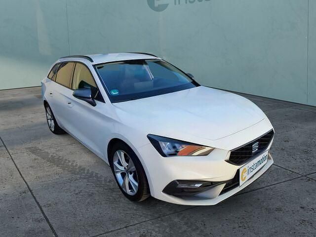 Weiß Gebraucht 2024 Seat Leon FR Van / Kleinbus | 26.940 € (Fairer Preis) - Bild 1/2