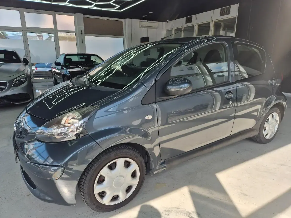 Gebraucht Toyota Aygo Cool 68 PS (50 kW) 2007 Grau Kleinwagen