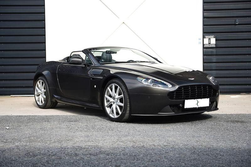 Grau Gebraucht 2012 Aston Martin V8 Vantage Coupé | 51.051 € (Superpreis) - Bild 1/4