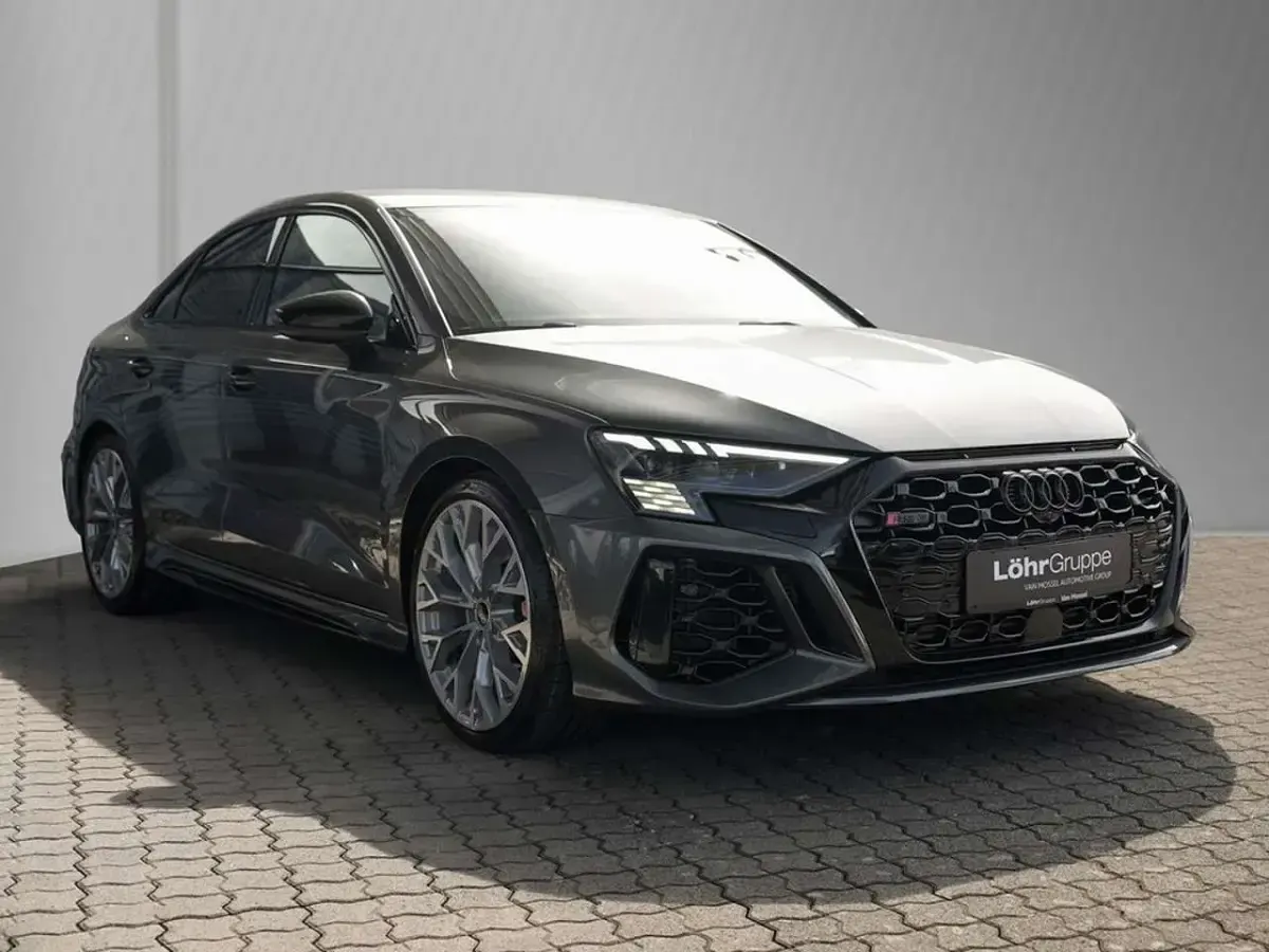 Gebraucht Audi RS3 Sport 400 PS (294 kW) 2023 Daytonagrau perleffekt Limousine