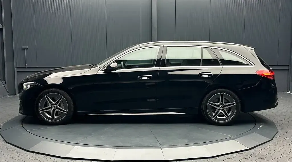 Gebraucht Mercedes C300 AMG line 288 PS (211 kW) 2025 Schwarz Kombi