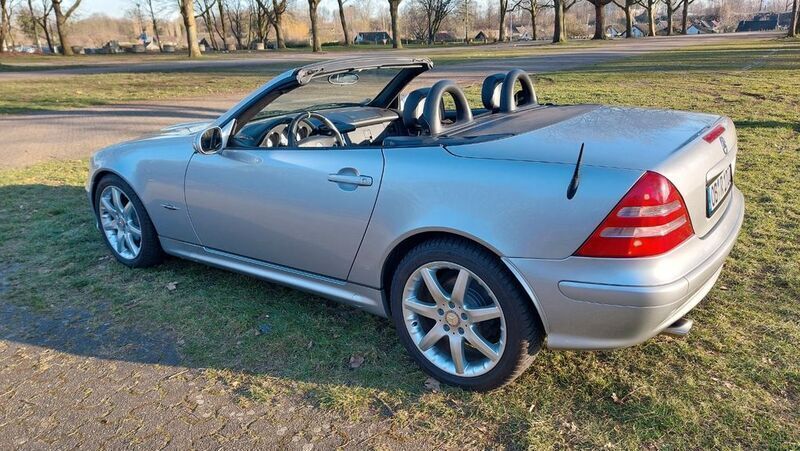 Silber Gebraucht 2003 Mercedes SLK200 Edition Cabrio | 8.250 € (Teuer) - Bild 1/4