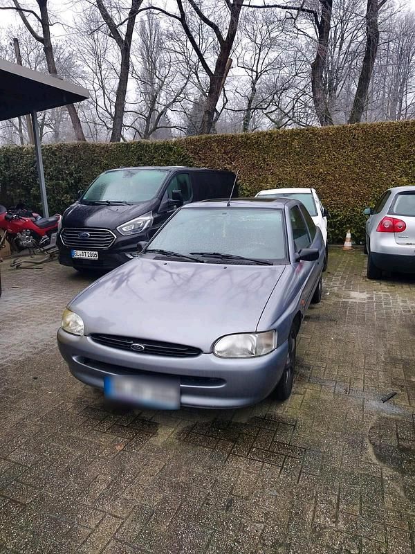 Gebraucht Ford Escort 80 PS (58 kW) 1990 Grau Limousine