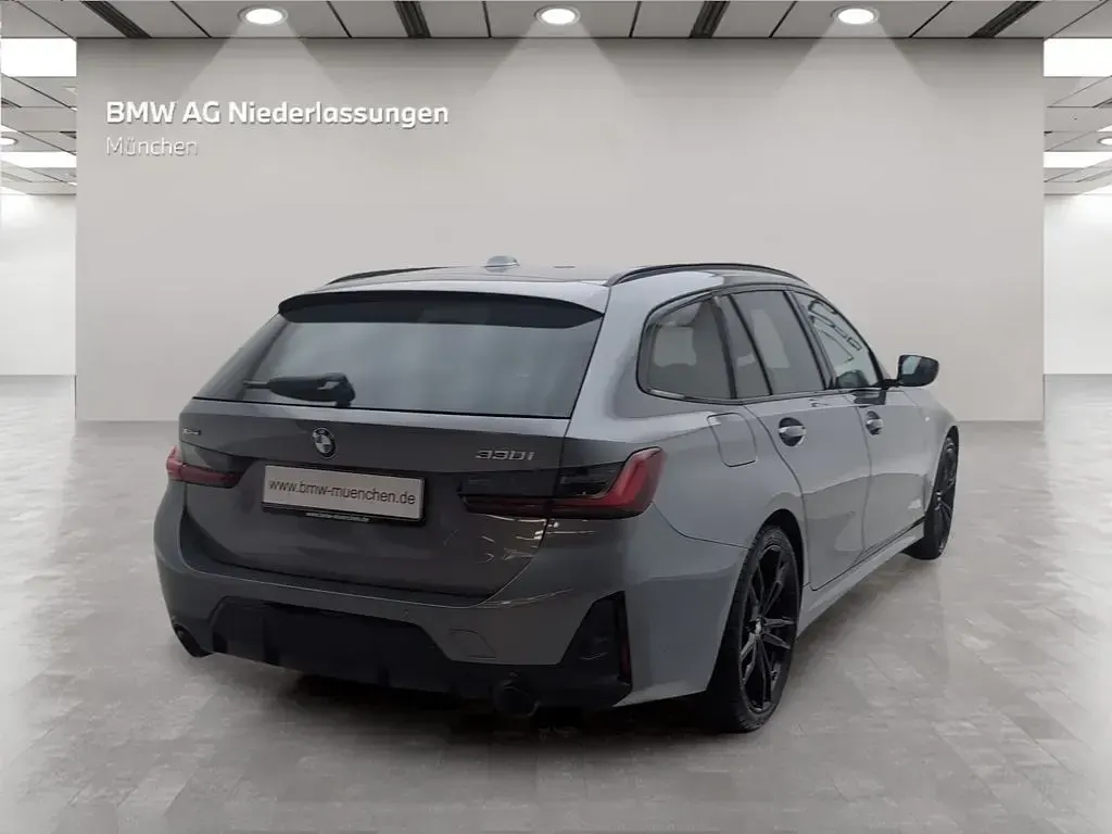 Gebraucht BMW 330 M Sport 245 PS (180 kW) 2023 Grau Kombi