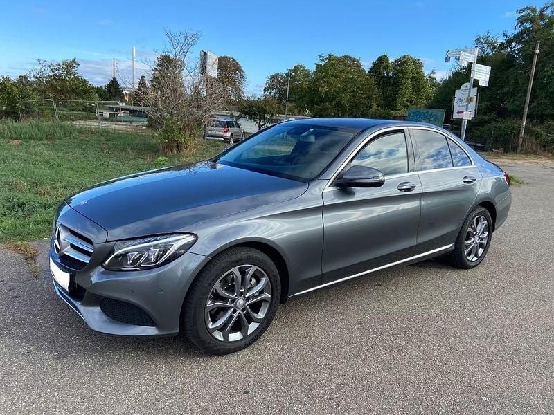 Grau Gebraucht 2016 Mercedes C220 Limousine | 19.900 € (Etwas zu teuer) - Bild 1/4