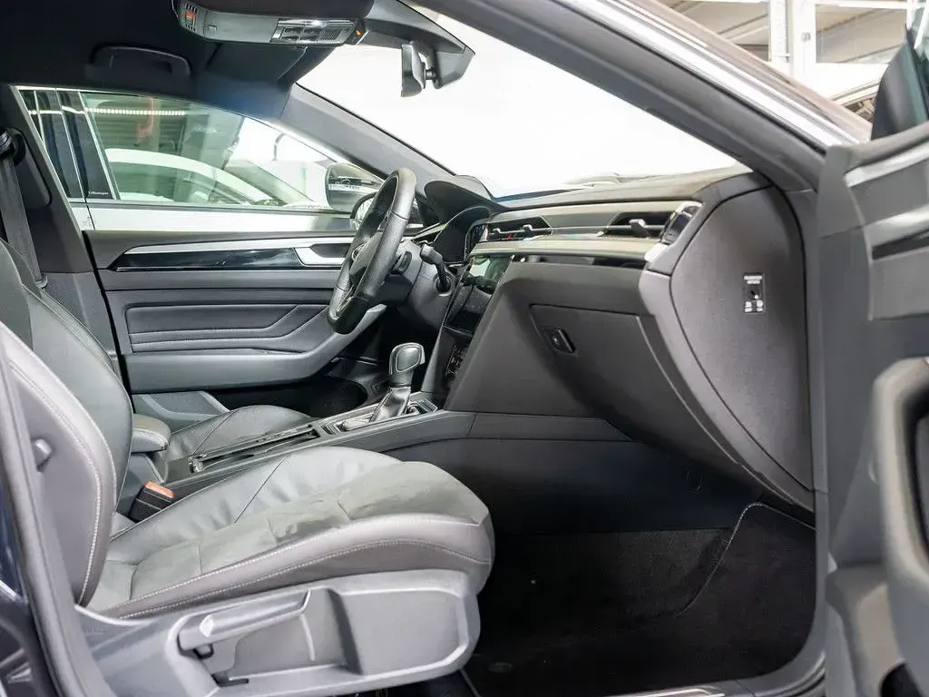 Gebraucht VW Arteon R-line 200 PS (147 kW) 2023 Schwarz / deep black (metallic) Kombi