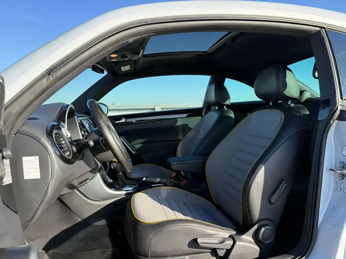 Gebraucht VW Beetle Dune 150 PS (110 kW) 2018 Weiß Kleinwagen