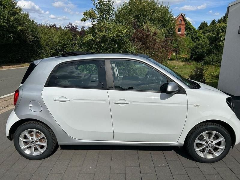 Gebraucht Smart ForFour Passion 71 PS (52 kW) 2017 Silber Kleinwagen