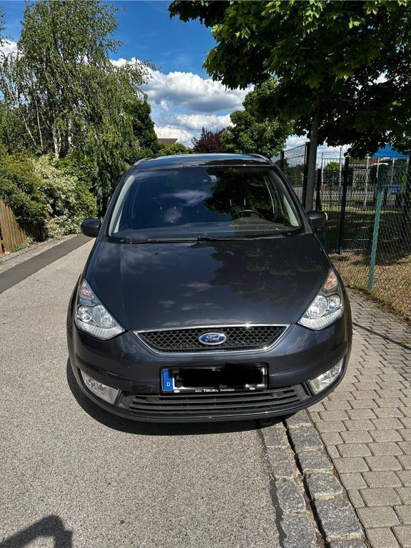 Grau Gebraucht 2009 Ford Galaxy Titanium Van / Kleinbus | 7.500 € (Fairer Preis) - Bild 1/4