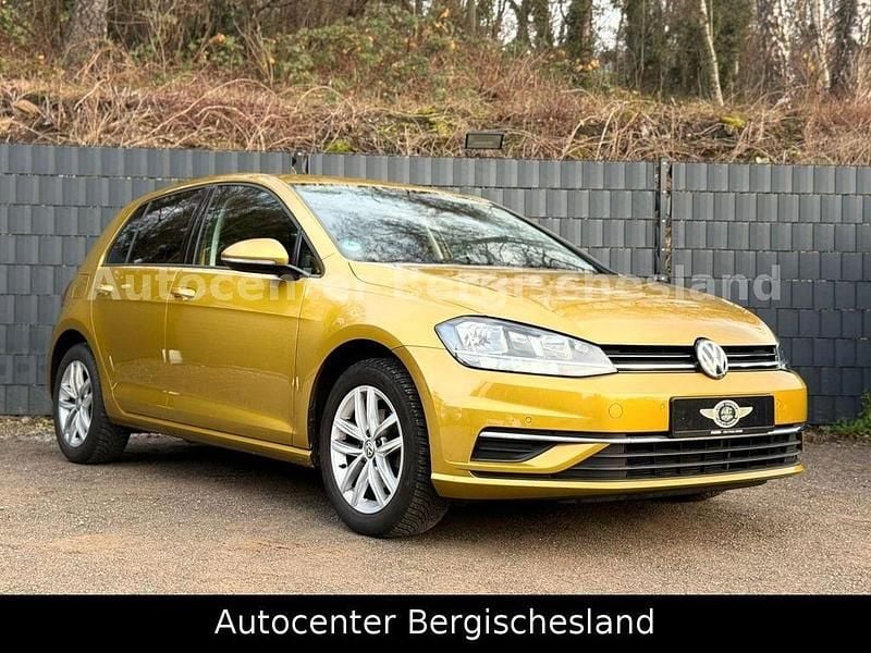 Gebraucht VW Golf VII Comfortline 110 PS (80 kW) 2018 Gelb Limousine