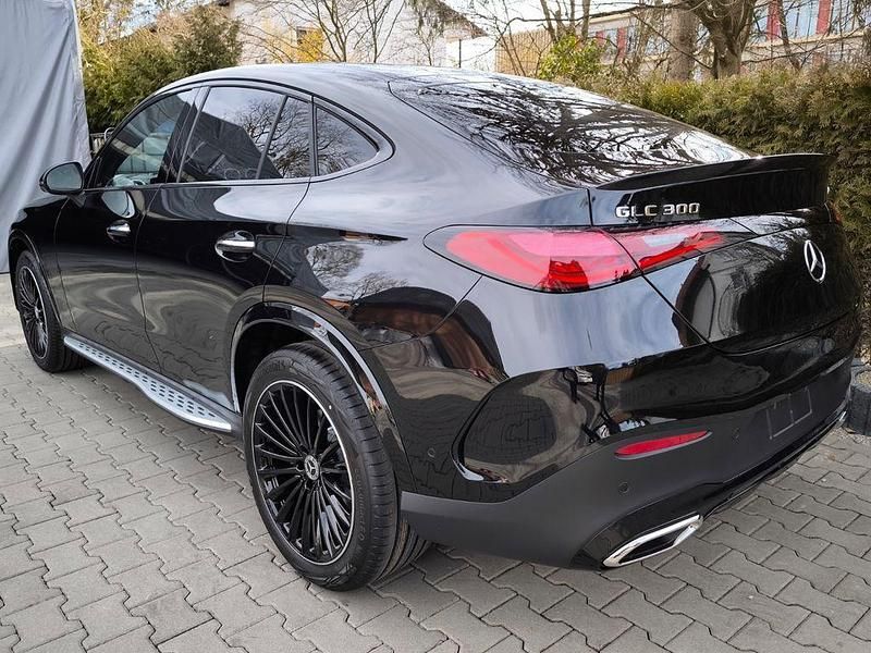 Gebraucht Mercedes GLC300 258 PS (189 kW) 2024 Schwarz Coupé