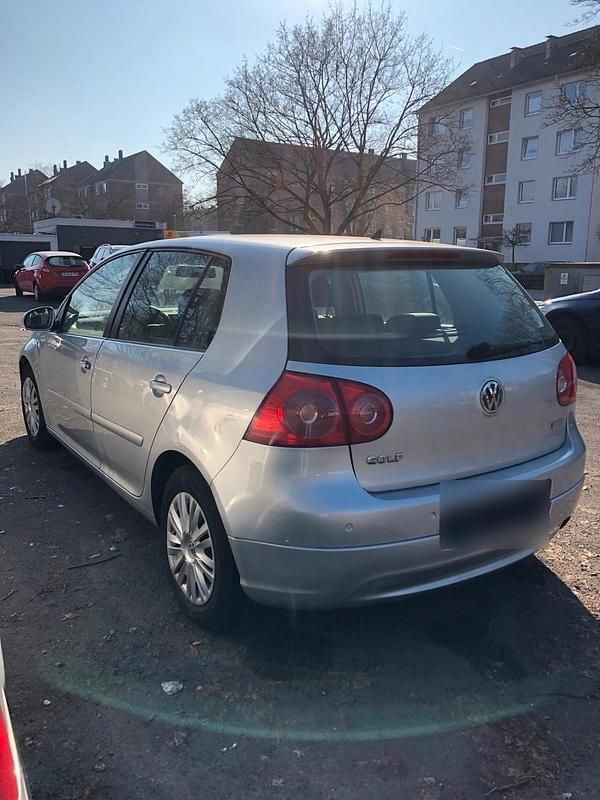 Second-hand VW Golf V 105 CP (77 kW) 2007 Argintiu Berlinǎ